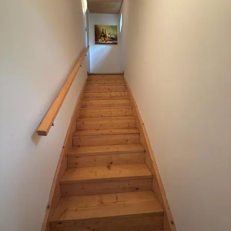 Bobule S Vinnym Sklepem Feriehus Morkŭvky